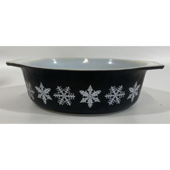 Vintage Pyrex Casserole White On Charcoal Black Snowflake Pattern 043 1.5 Qt #15 - Picture 4 of 14